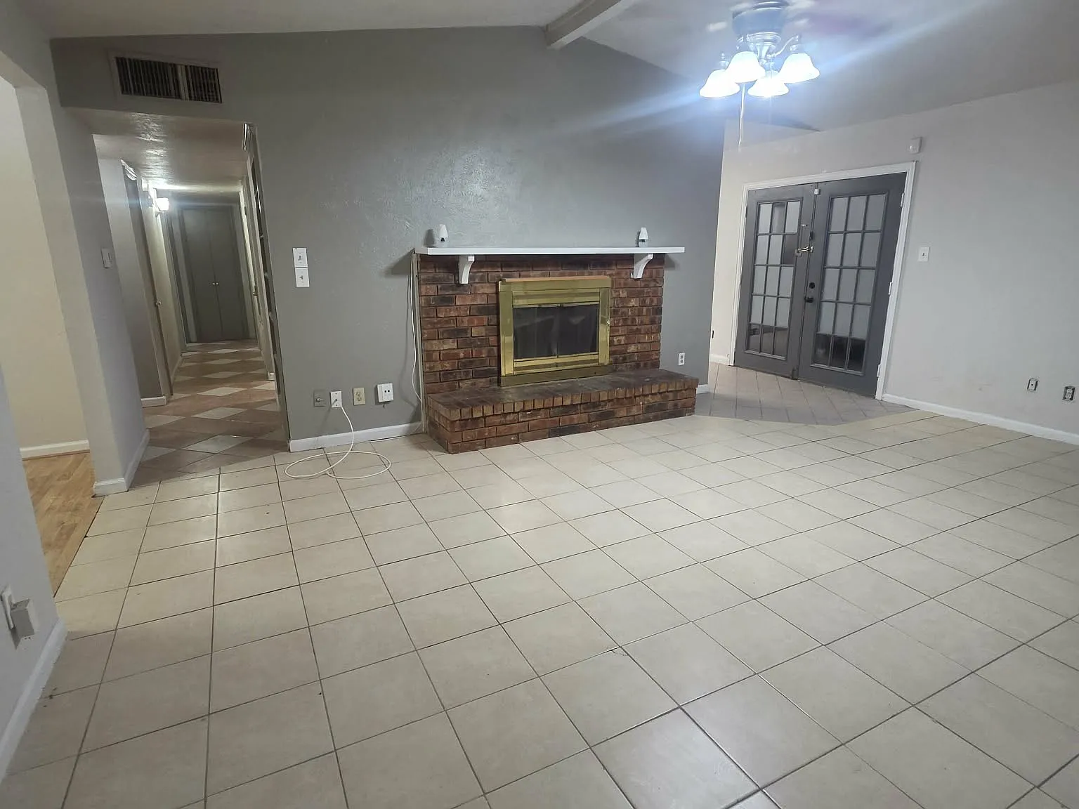 3 bed, 1677 sqft, $2,000 — Photo 2
