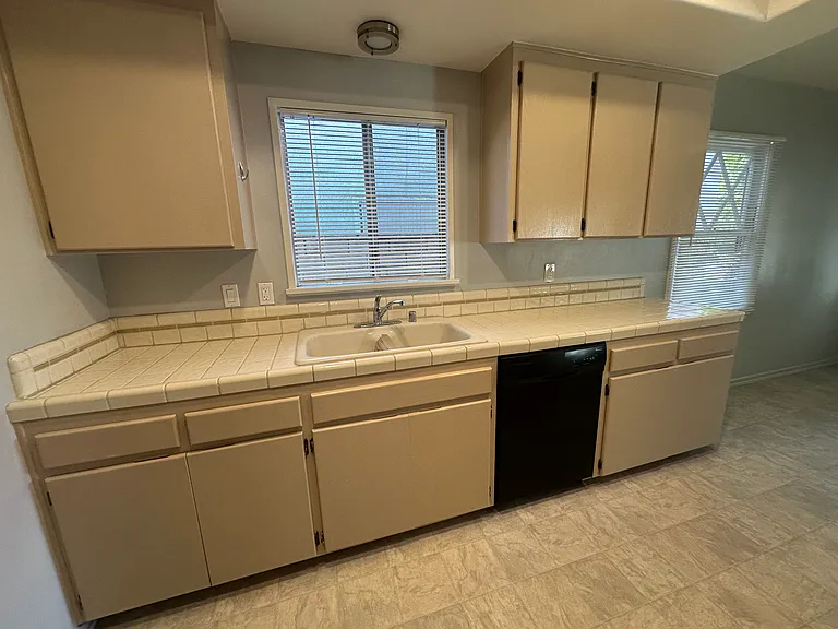 117 W 1st St #1/2 — Photo 5