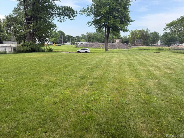 69 E Ann Arbor Ave, Pontiac, MI 48340