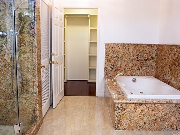 5th image of 20950 Oxnard St APT 1