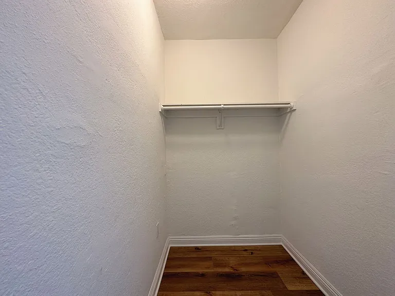 Studios available in East Hollywood, Los Angeles — Photo 14