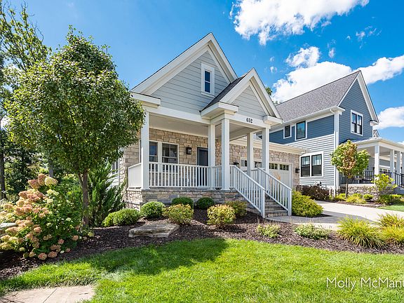 3rd image of 652 Greenslate Dr SE