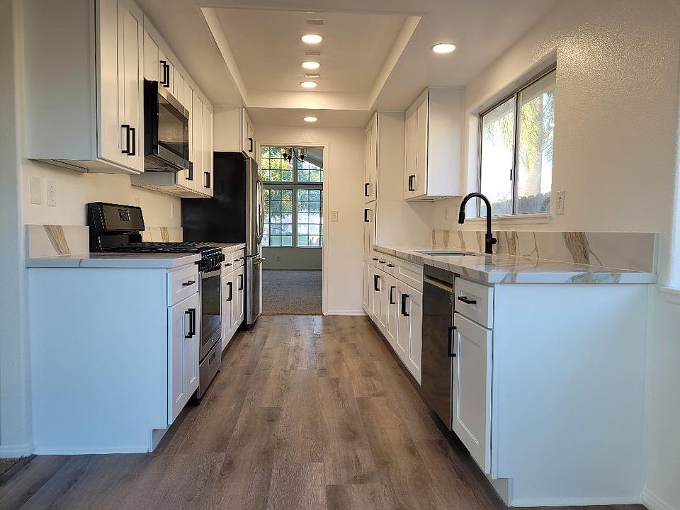1st image of 13655 Bennington Ct
