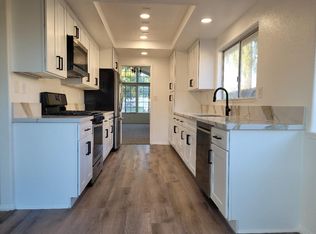 13655 Bennington Ct, Fontana, CA 92336
