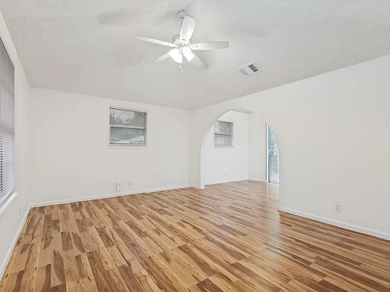 122 Surrels Ave — Photo 6
