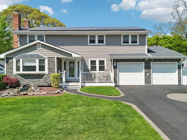 22 Galaxie Lane, Selden, NY 11784