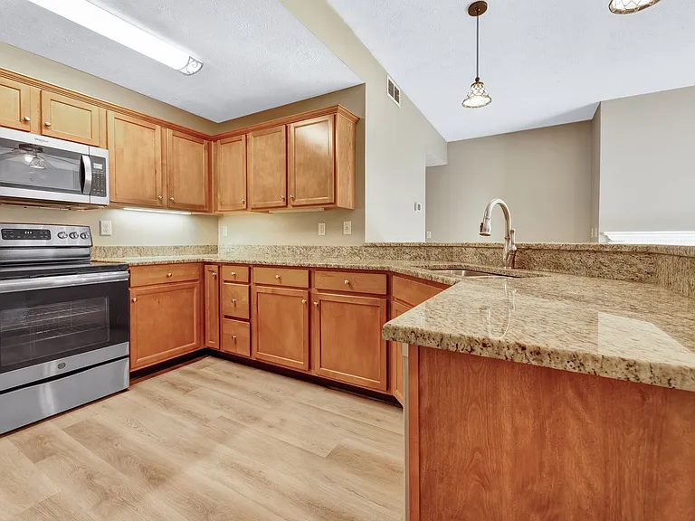 807 E Main St — Photo 33
