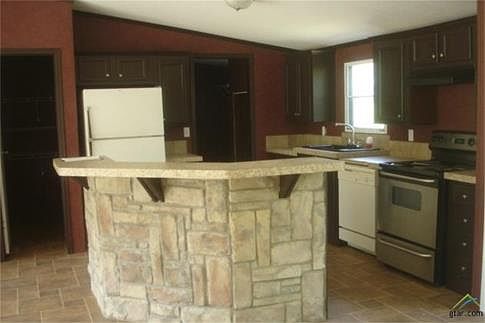 5th image of 18820 Hilltop Dr