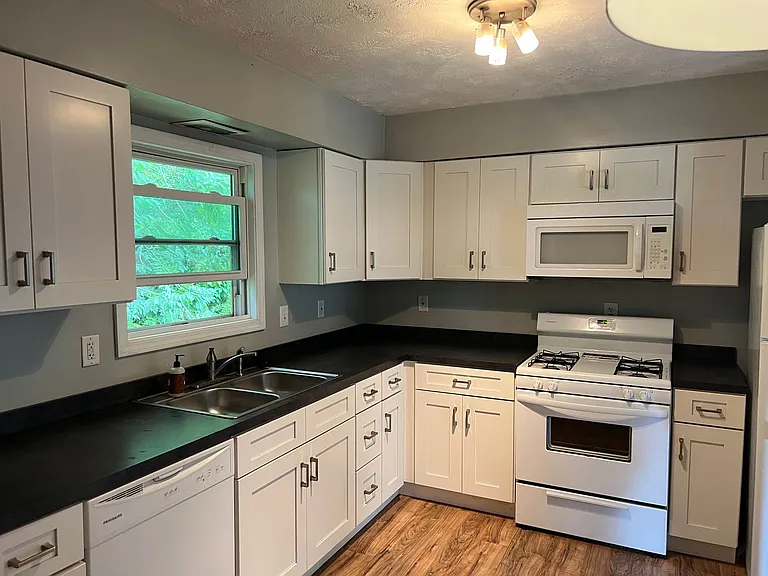 8315 & 8317 Kettering St SE — Photo 3