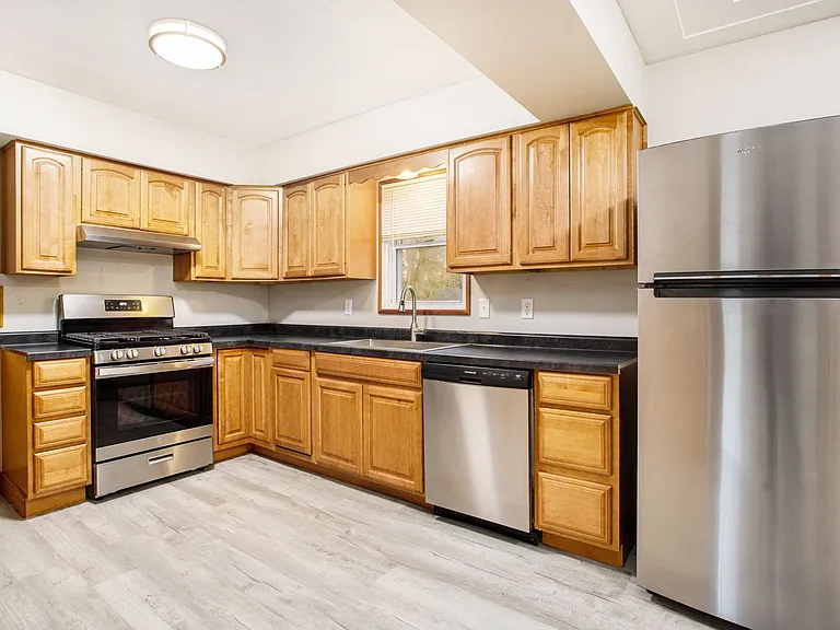 1679 Rosedale Ave — Photo 10