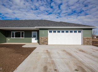 1009 Otter Creek Loop, Hazen, ND 58545
