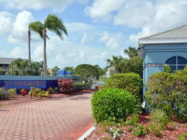 1677 SE Green Acres Cir APT Ll-102, Pt Saint Lucie, FL 34952