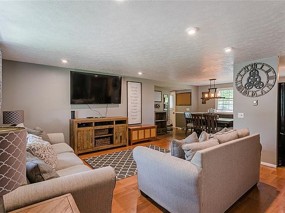 3rd image of 1552 Rosebay Ct