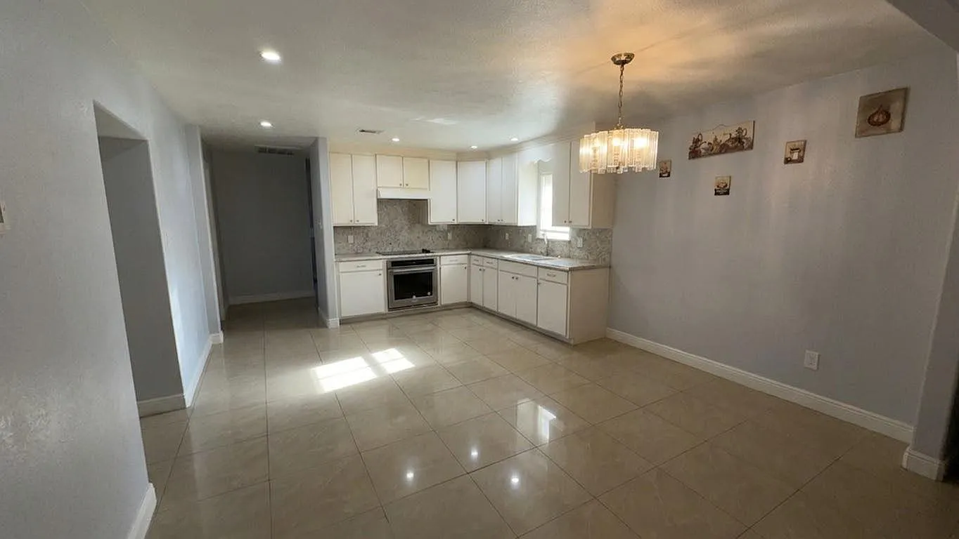 3 bed, 2.5 bath, 1200 sqft, $1,500 — Photo 3