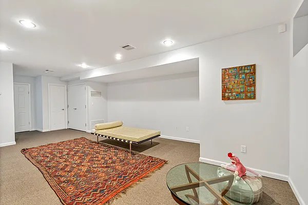 Sold by City Roots Realty | media 19