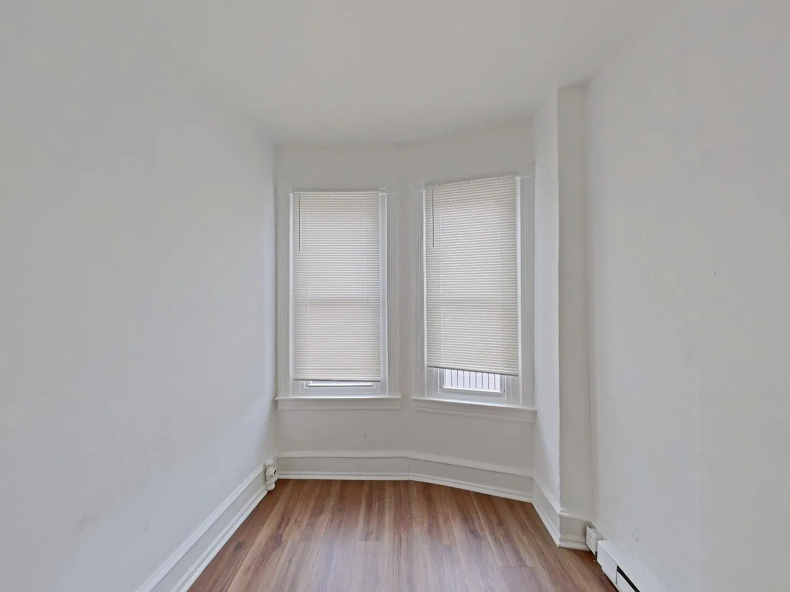 1 bed, 2560 sqft, $900 — Photo 4