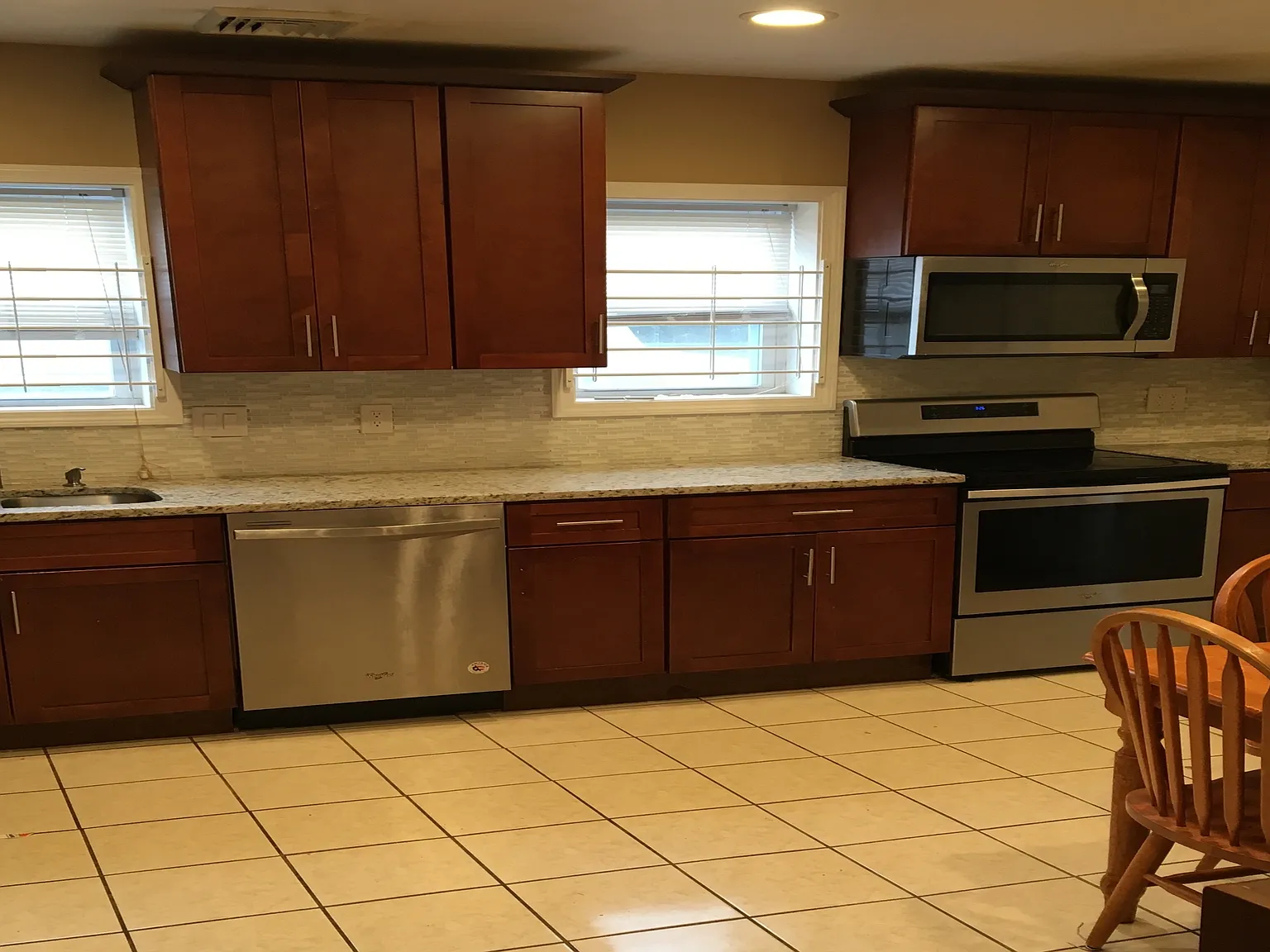 3 bed, 1.5 bath, 1200 sqft, $2,200 — Photo 3