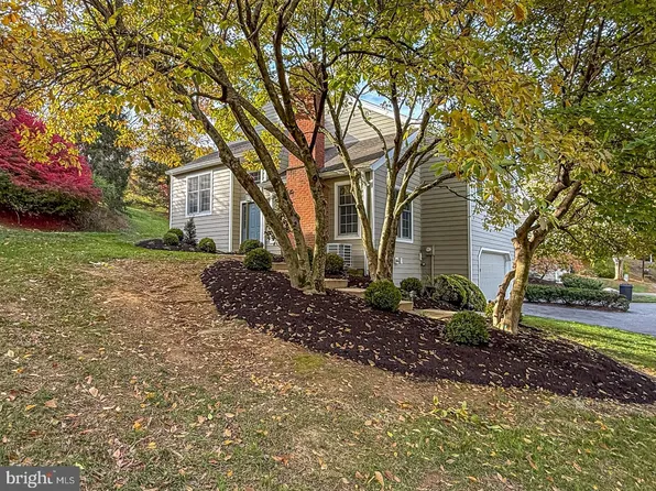 1913 Meadow Ln, Wyomissing, PA 19610