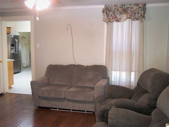 5th image of 923 W Nelson St