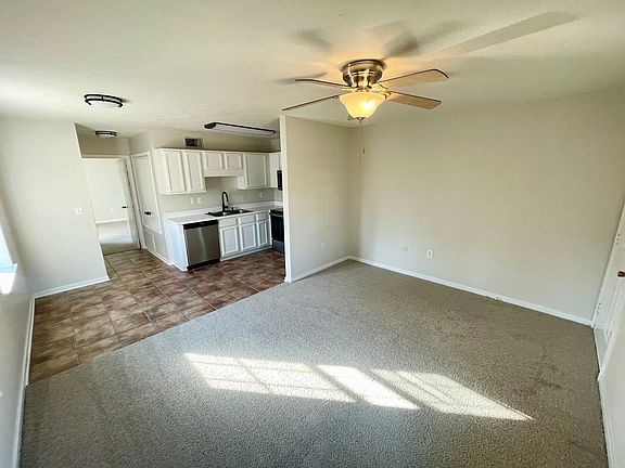 2nd image of 1529 Oak St #7