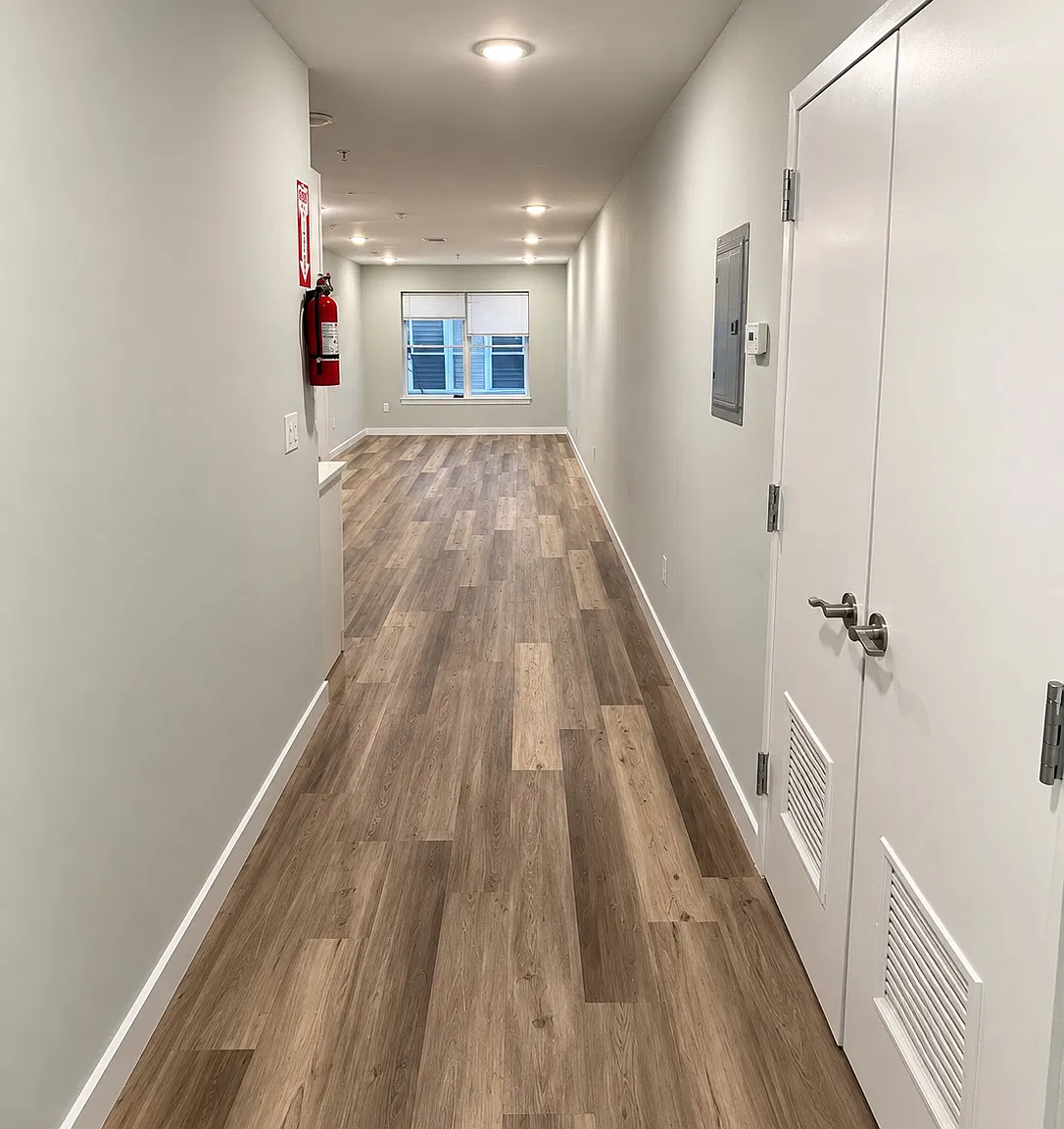 1 bed, $1,718 — Photo 3