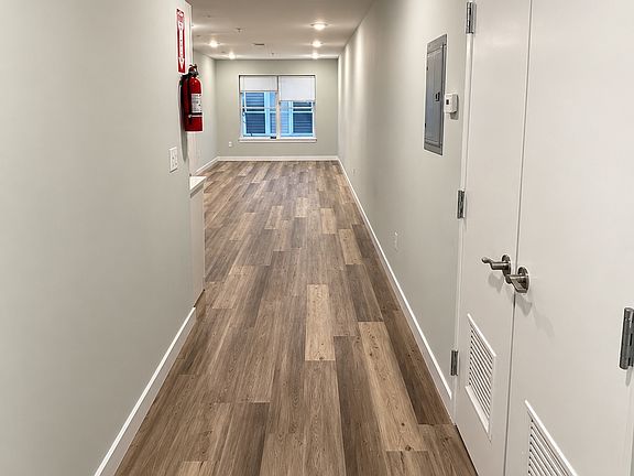 3rd image of 154 Hamilton Ave #3