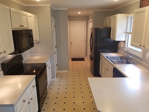 4th image of 413 S Bradley Dr