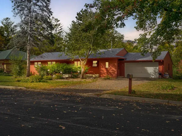 412 Ivanhoe Ave, Northfield, MN 55057