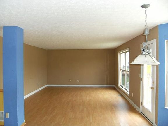 4th image of 147 Lantern Chase Dr