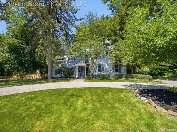 1200 Lake Pl, Bloomfield Hills, MI 48302