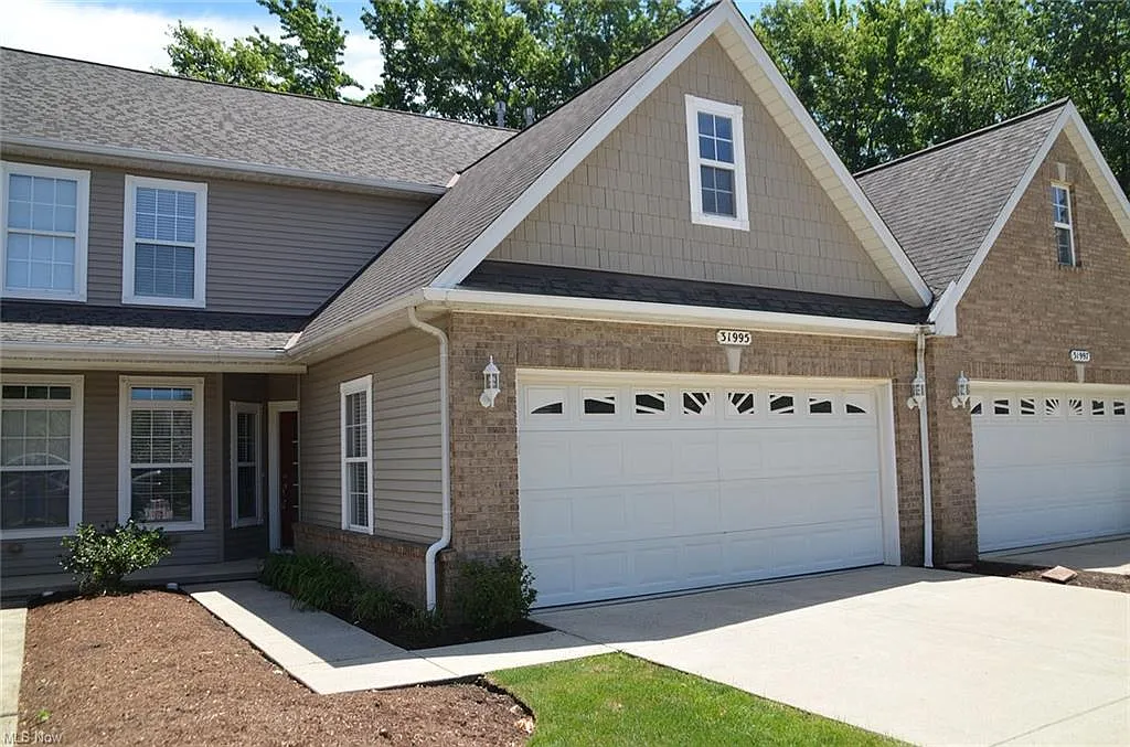 3 bed, 2.5 bath, 1711 sqft, $2,600 — Photo 1