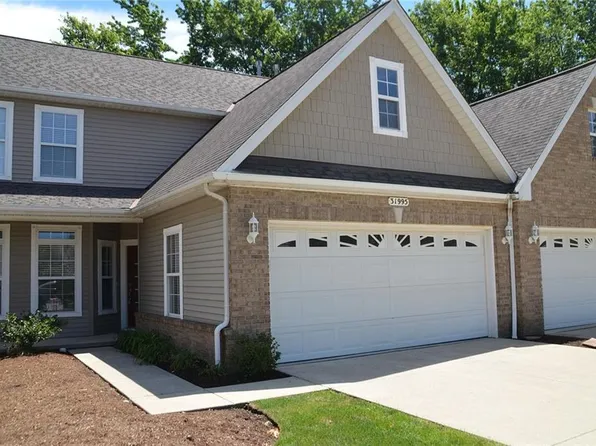 31995 Magnolia Ln, Avon Lake, OH 44012