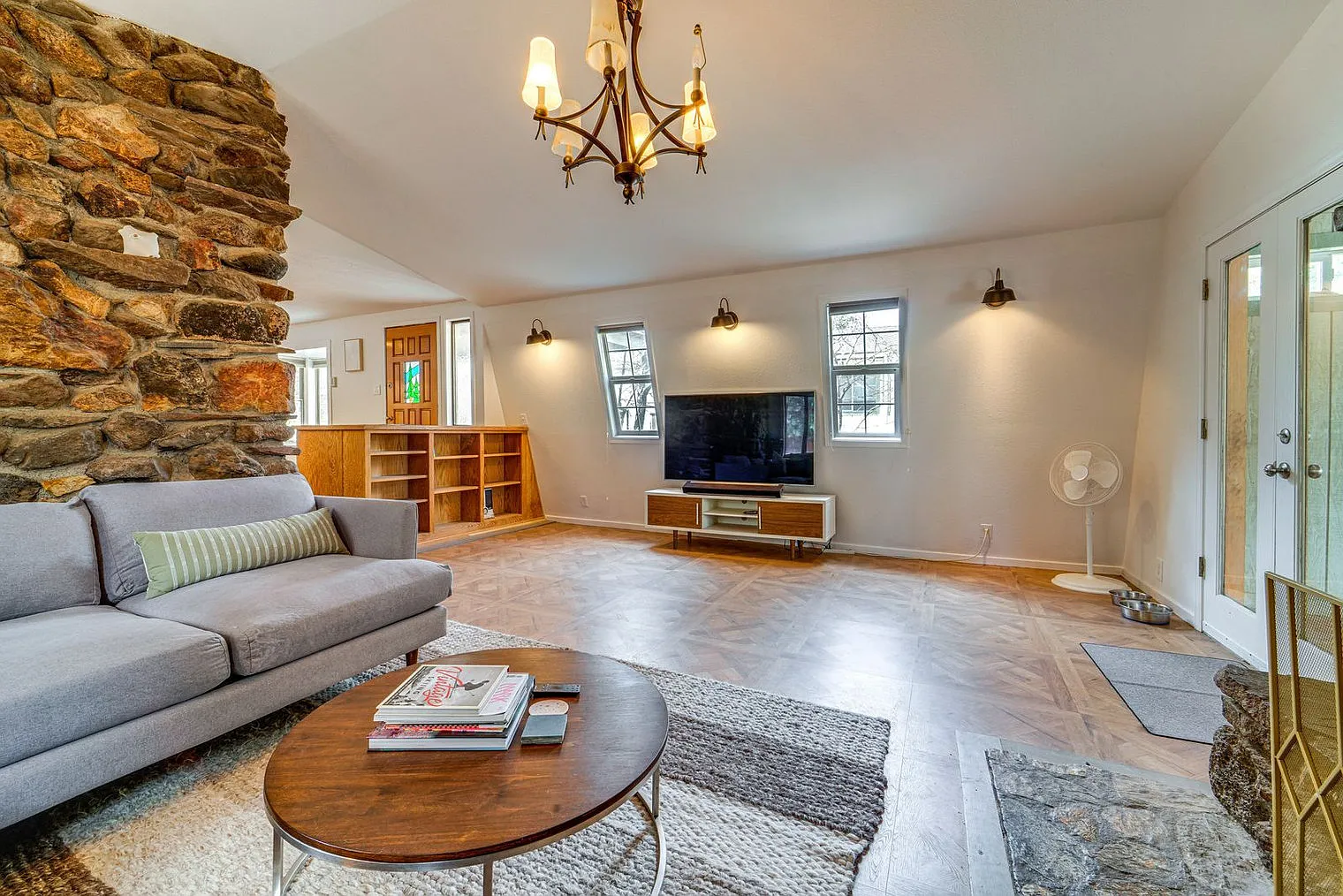 2 bed, 1.0 bath, 1313 sqft, $2,709 — Photo 3