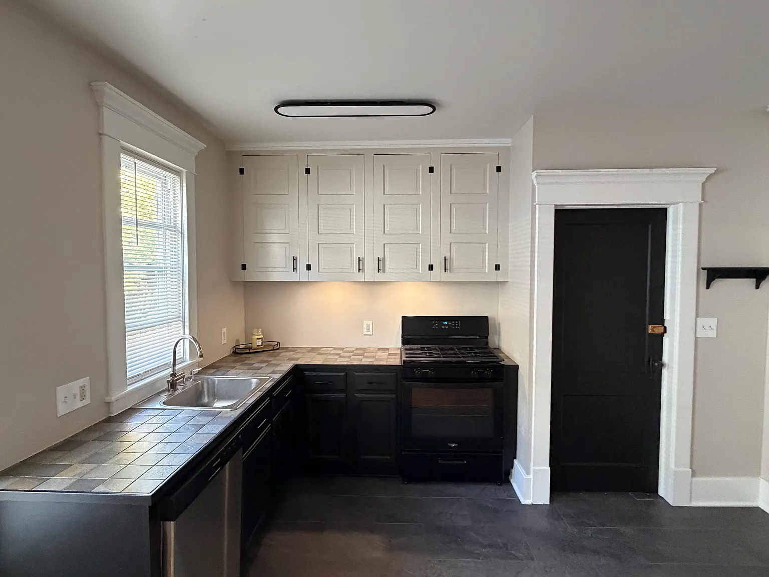 2 bed, 900 sqft, $1,450 — Photo 1