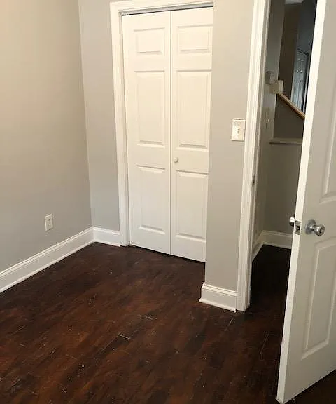 Small bedroom has closet space