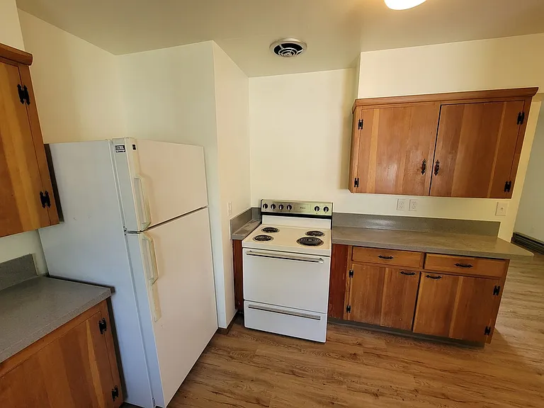 Lovely 2 Bed + 1 Bath in Forest Grove!! Near Pacific University!! Updated in 2021 + Pet-Friendly!! — Photo 4