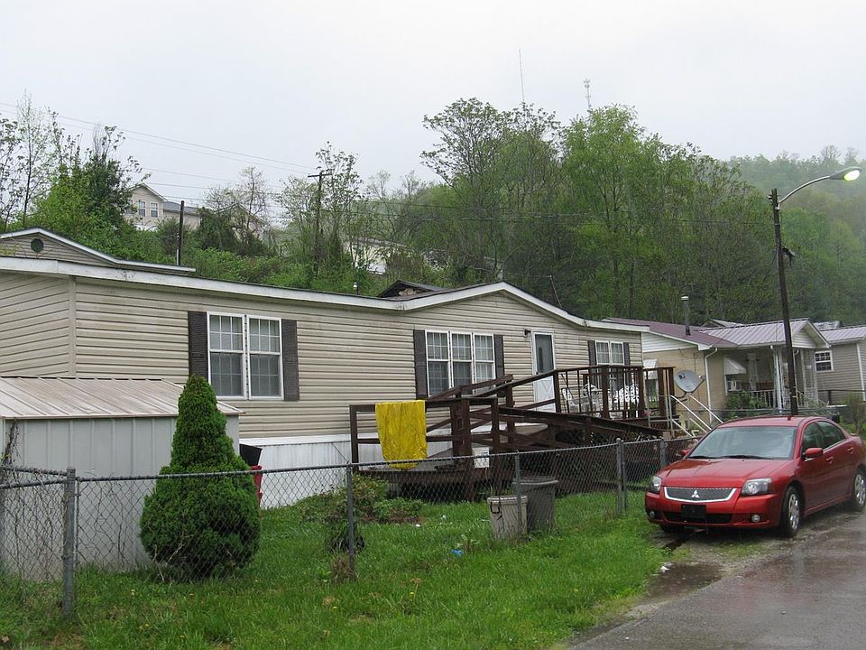2nd image of 127 Railroad Ave