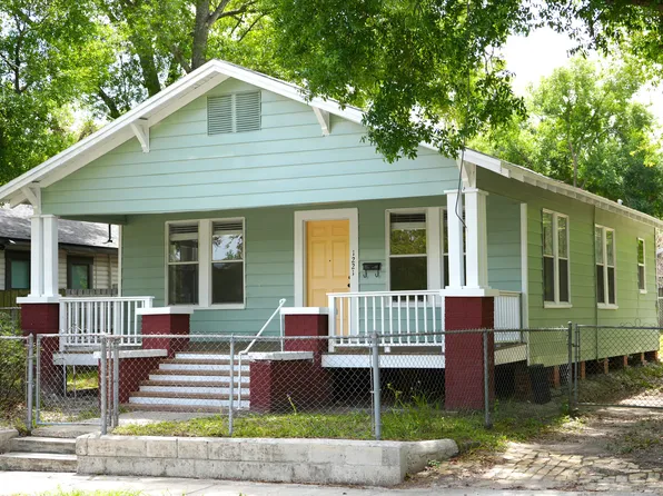1221 E Osborne Ave, Tampa, FL 33603