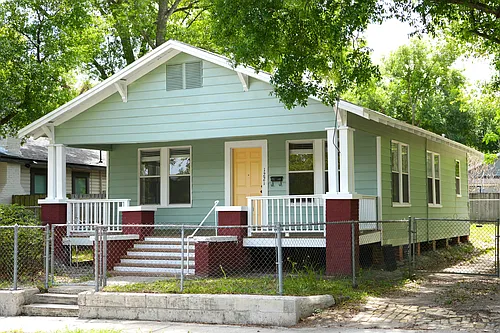1221 E Osborne Ave Photo 1