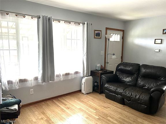 2nd image of 153 Oak St