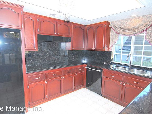 5th image of 530 Stoneham Ct Unit 102