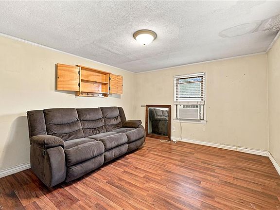 4th image of 300 Brewer Rd