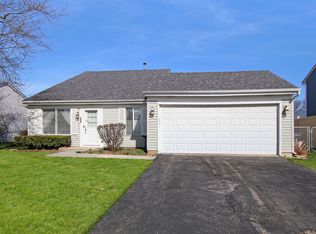 155 Red Cedar Dr, Streamwood, IL 60107