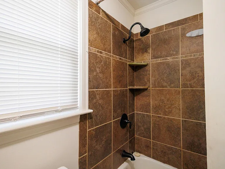 1119 Greenslake Rd — Photo 12