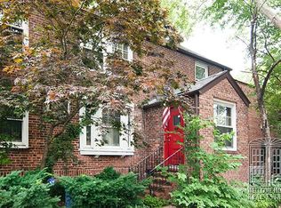 3922 49th St, Long Island City, NY 11104