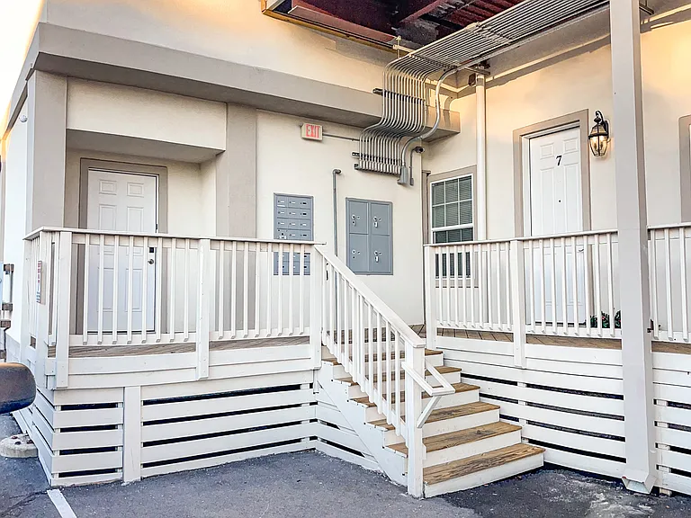 902 Howard Ave #9 — Photo 21