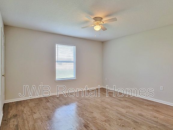 5th image of 1382 Manotak Ave