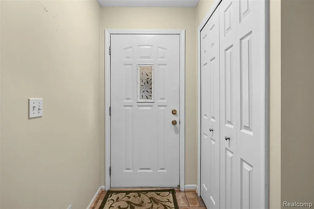 2 bed, 2.0 bath, 1300 sqft, $1,950 — Photo 3