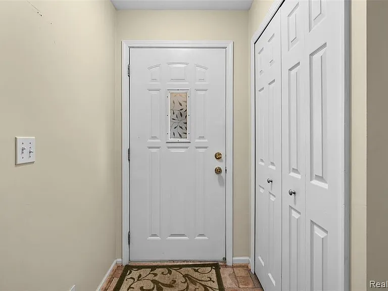 4911 Oak Hill Dr #3 — Photo 3