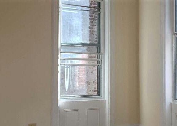 5th image of 276 Carlton Ave